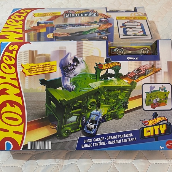 Hot Wheels City Stunt Garage Ghost Garage Car Wash Set - Picture 5 of 12